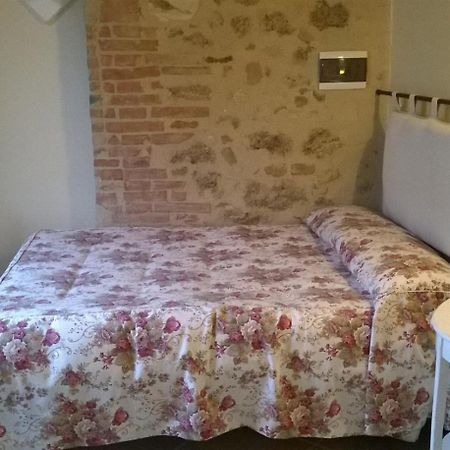 Arnolfo B&B Колле-ді-Валь-д'Ельса Номер фото