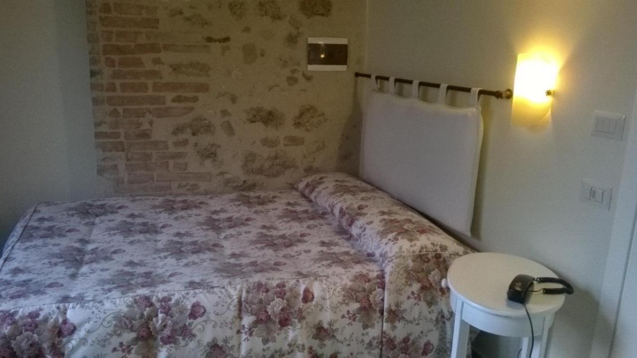 Arnolfo B&B Колле-ді-Валь-д'Ельса Номер фото