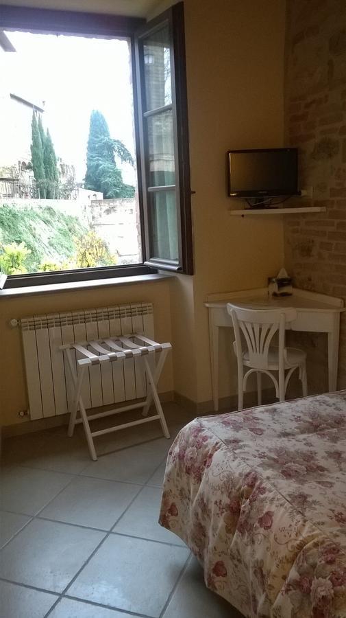 Arnolfo B&B Колле-ді-Валь-д'Ельса Номер фото